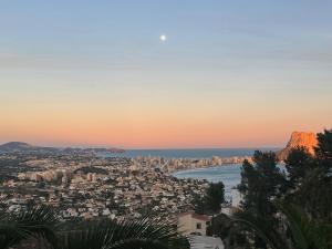 Newly Renovated Apartment with Private Pool & Ifach Views
