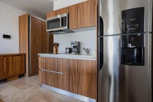 Stunning New Studio with Rooftop Pool