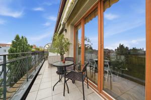 Blue Church Loft Terrace & Free Parking Nearby
