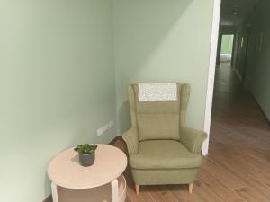 ---- Linate Home Suite--- FREE Early check in upon availibility - onsite secure parking and 10 minutes by walk from-to airport - Con parcheggio sorvegliato e a 10 minuti a piedi da per aeroporto-