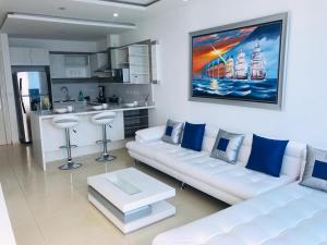 Grand Diamond Beach - Luxury Oceanfront Suite