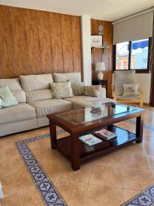 Attractive and comfortable apartment with ocean views