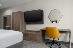 Holiday Inn Express & Suites Alexandria by IHG