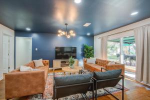 4-BD Mid-Modern Century with Firepit & Playground