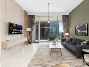 LUX 1BR with 2 balconies & workspace in Downtown