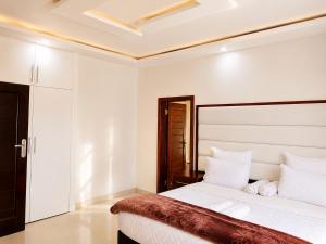 Poinsettia White House - Exclusive Private Villa with Pool