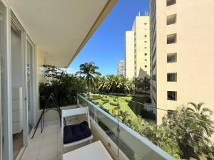 Luxury 1 buen partment on the beach with a pool