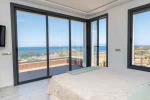 Sea view villa & pool