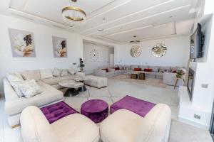 Sea view villa & pool