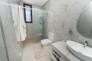 Sea view villa & pool