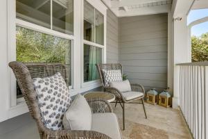Walk to Old Town Bluffton! Family Home w Balcony