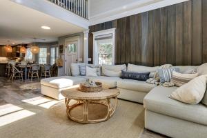 Walk to Old Town Bluffton! Family Home w Balcony