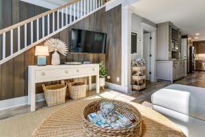 Walk to Old Town Bluffton! Family Home w Balcony
