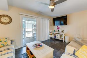 Townhome w Sunroom, 2 Mi to Bethany Beach!