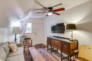 Walk to Downtown Chico! Tree-Lined Apt w Deck