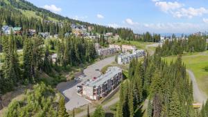 Trailside Escape a Ski-In Ski-Out Studio in SilverStar