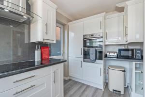 Tranquil Stafford Retreat- 3 BR House-sleep 6 Home away from home