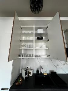 Luxusní apartmán 2kk, výhled do dvora, 10 min pláž