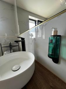 Luxusní apartmán 2kk, výhled do dvora, 10 min pláž