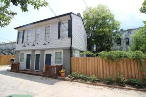 Stylish Savannah Condo Steps to Forsyth Park
