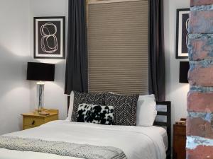 Stylish Savannah Condo Steps to Forsyth Park