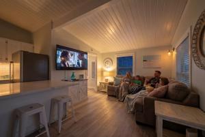 Cute Bungalow With Fire Pit Close to the Beach