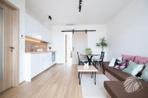 Sunny apartment with balcony & view, Prague