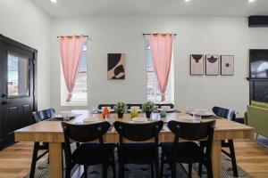 Jefferson Avenue- Large St Louis Home Game Room & Walkable Location