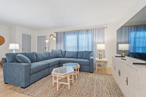 Elegant 3BR Wellington townhome