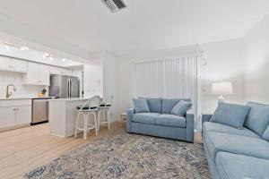 Elegant 3BR Wellington townhome