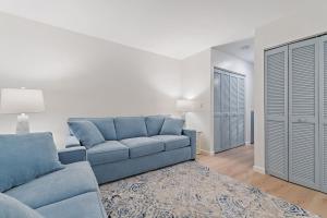 Elegant 3BR Wellington townhome