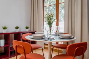 Warsaw Apartment & Parking Garage, 15 Minutes from Old Town