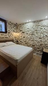 Stamatis & Stamatia stone house