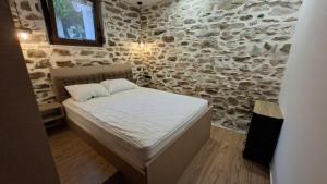 Stamatis & Stamatia stone house