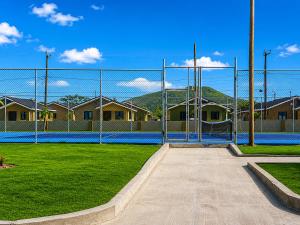 Modern Portmore House with 3 bedrooms private pool & gym access