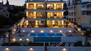 Royal Oak beachfront residence Trogir Seget Vranjica