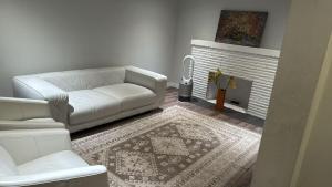 Spacious 3-Bedroom Vancouver Holiday Home with Garden