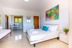 Radhima Panoramic Sea View 3 BR Apt - Kitchen, Parking & Balcony