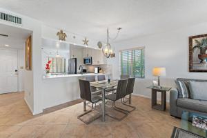 Spacious 2BR 2BA apartment close to the beach