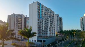 Studio completo, piscina e academia - 5 min da PUC