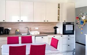 3 Bedroom Nice Apartment In Novi Vinodolski