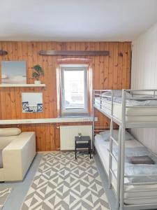 Bright apartment with free parking