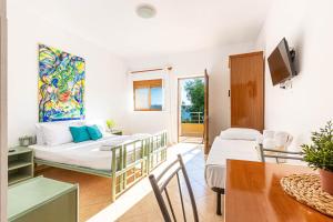 Radhima Sea View 1BR Apt 8 - Kitchen, Parking & Balcony -- 6 people --