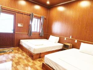 Minh Khang Homestay Bản Giốc- Tays Traditional Village