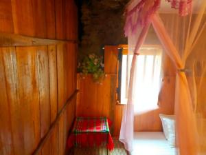 Minh Khang Homestay Bản Giốc- Tays Traditional Village