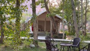 Apple Nubra Cottage