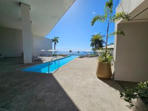 Zantamar Deluxe Apartment 1B 2B kitchen Balcony and Den