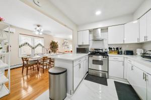 Charming 3BR Home by Lincoln Park-Easy NYC Access
