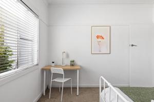 Bright Queen Room - Central Location at Ryde - Shared Bathroom and Amenities
