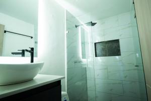Hermoso Brand New Apartment 7 minutes from Poblado